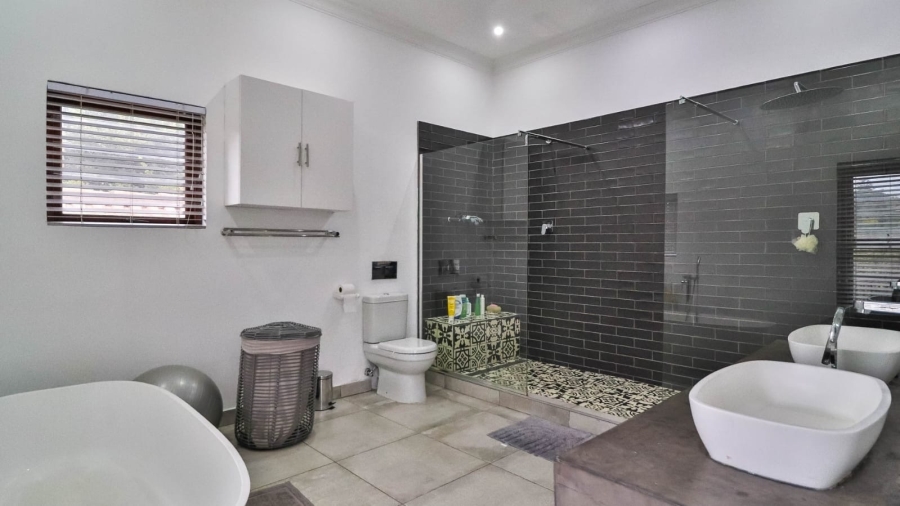 5 Bedroom Property for Sale in Klein Zevenwacht Western Cape